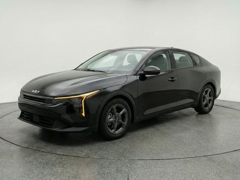 Used 2025 Kia K4 LXS image 3
