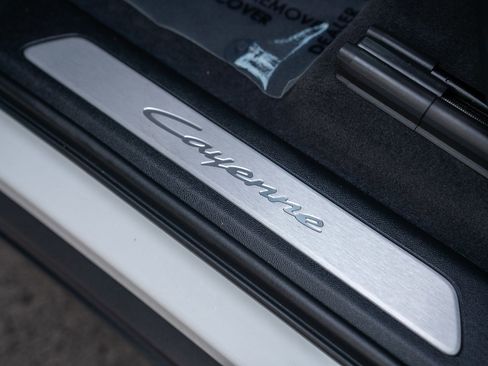 Used 2025 Porsche Cayenne image 12