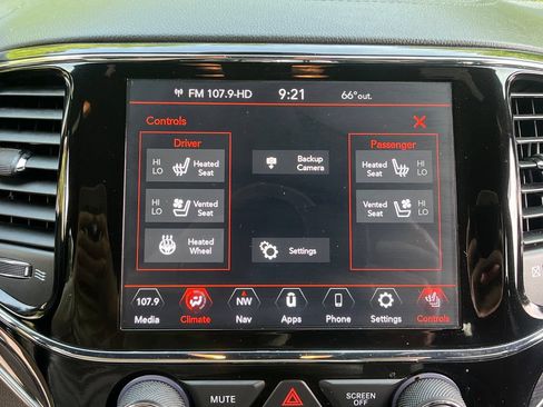 Used 2019 Jeep Grand Cherokee Overland AWD/4WD image 17