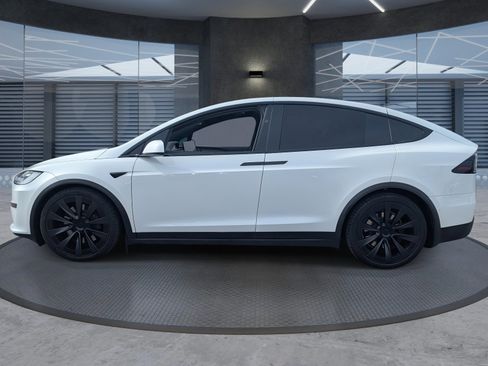 Used 2023 Tesla Model X image 3