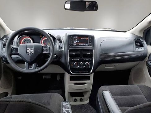 Used 2019 Dodge Grand Caravan SE FWD image 18