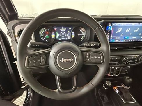 Used 2024 Jeep Wrangler Unlimited w/ Convenience Group AWD/4WD image 14