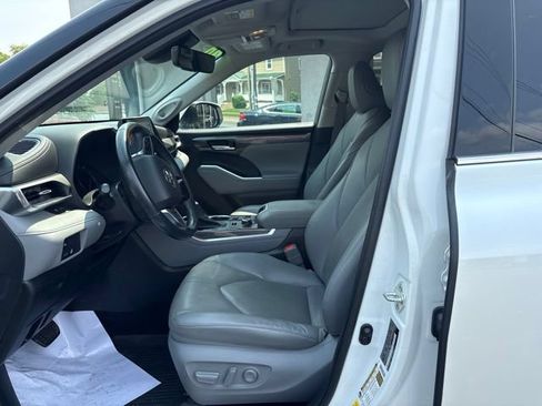 Used 2020 Toyota Highlander Limited w/ Protection Package #3 AWD/4WD image 9