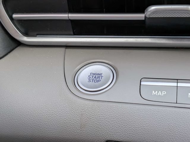 Used 2025 Hyundai Elantra SEL FWD image 18