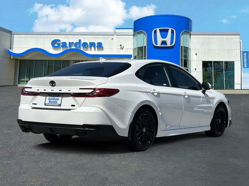 Used 2025 Toyota Camry SE FWD image 6