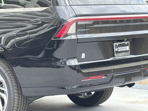 New 2026 Lincoln Navigator L Premier image 7