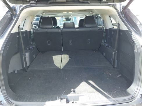 Used 2021 Toyota Highlander XLE image 14