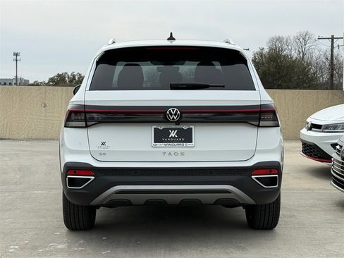 New 2026 Volkswagen Taos SE image 10