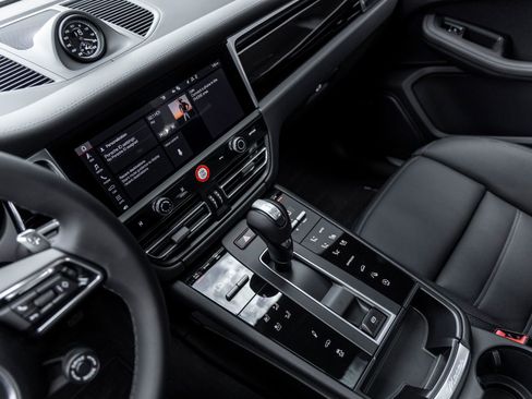 Certified 2026 Porsche Macan S AWD/4WD image 27