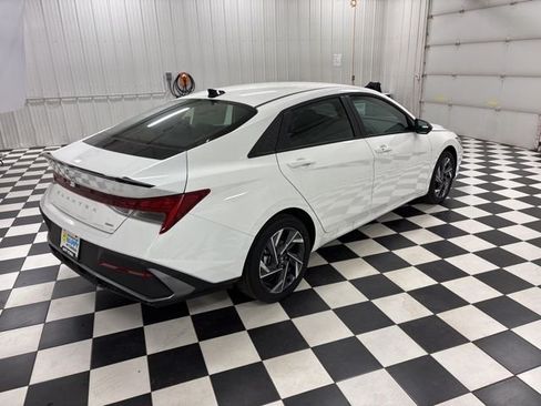 Used 2025 Hyundai Elantra SEL FWD image 3