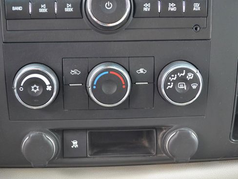 Used 2011 Chevrolet Silverado 2500 LT w/ Convenience Package image 17