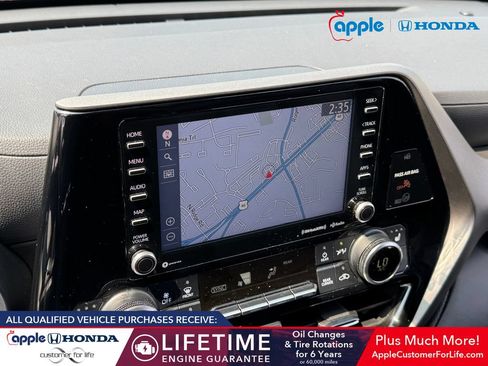 Used 2021 Toyota Highlander XLE AWD/4WD image 14
