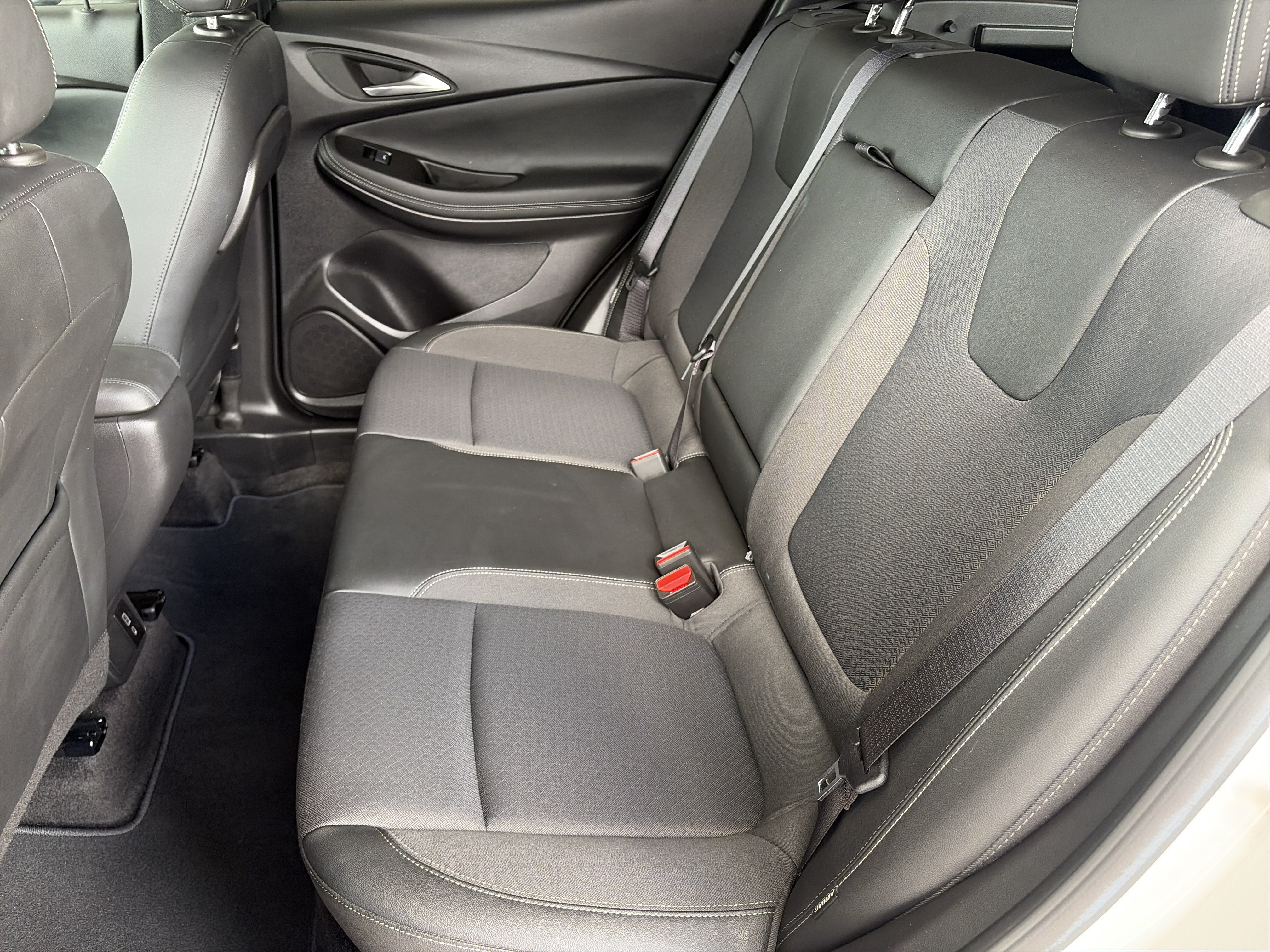 Used 2022 Buick Encore GX Select w/ Sport Touring Package FWD image 11