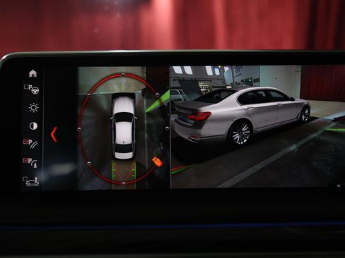 Used 2019 BMW 750i w/ Executive Package RWD image 27