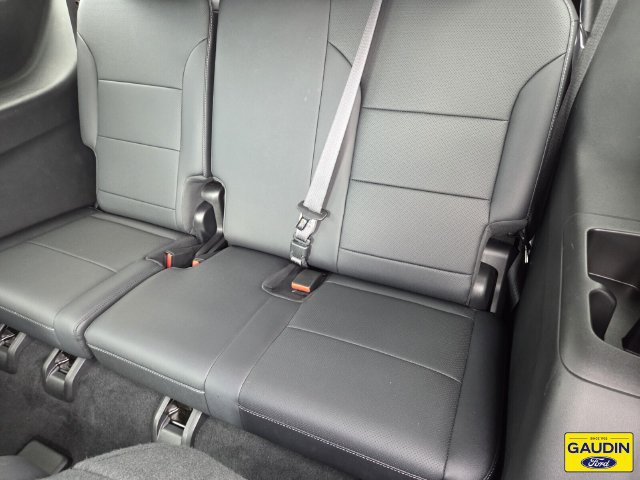 Used 2026 Chevrolet Traverse LT FWD image 12