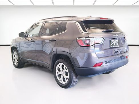 Used 2024 Jeep Compass Latitude image 6