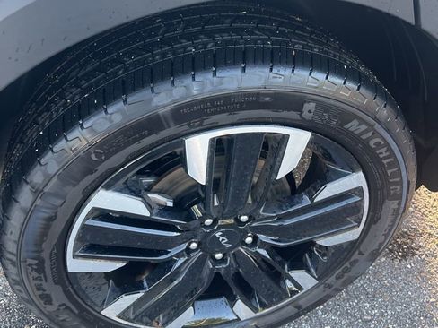 Used 2025 Kia Telluride SX w/ SX Captain's Chair Package image 21