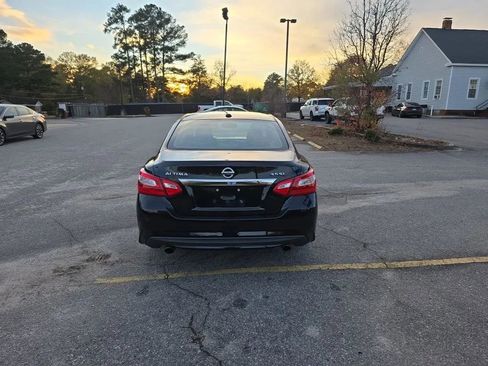 Used 2017 Nissan Altima 3.5 SL w/ 3.5SL Technology Package image 3
