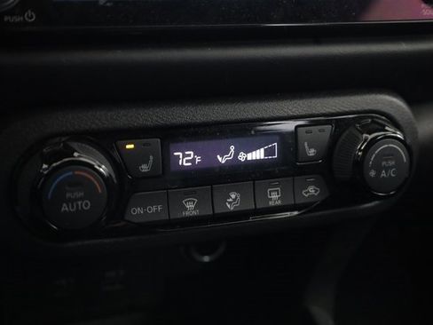 Used 2024 Nissan Kicks SR w/ SR Premium Package image 18