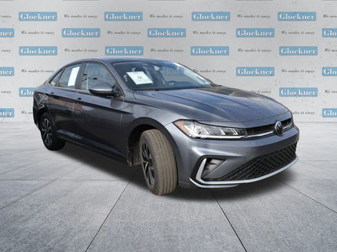 Used 2025 Volkswagen Jetta Sport image 10