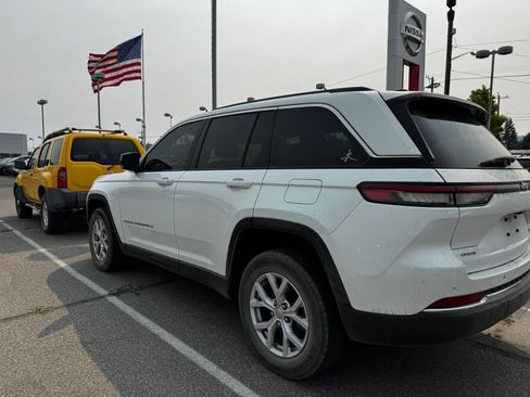 Used 2022 Jeep Grand Cherokee Limited AWD/4WD image 8
