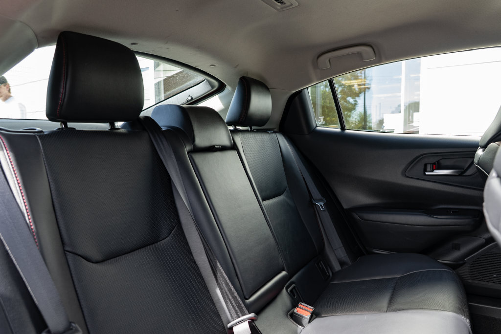 Used 2025 Toyota Prius Plug-In Hybrid FWD image 25