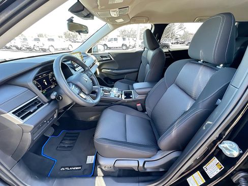 New 2025 Mitsubishi Outlander ES image 14