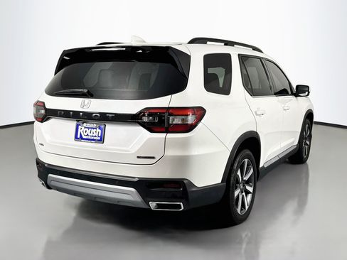 Certified 2024 Honda Pilot Touring image 5