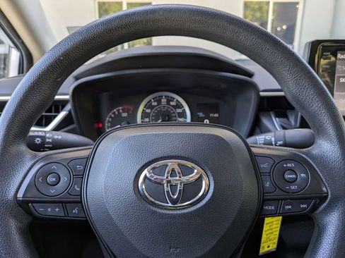 Used 2022 Toyota Corolla LE image 25