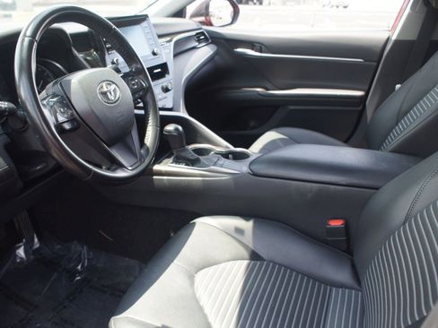 Used 2023 Toyota Camry SE FWD image 11