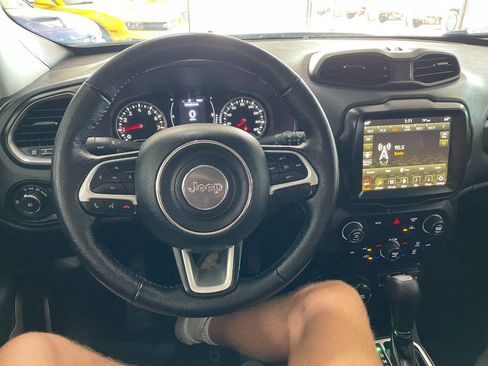 Used 2023 Jeep Renegade Latitude w/ Premium Group image 31