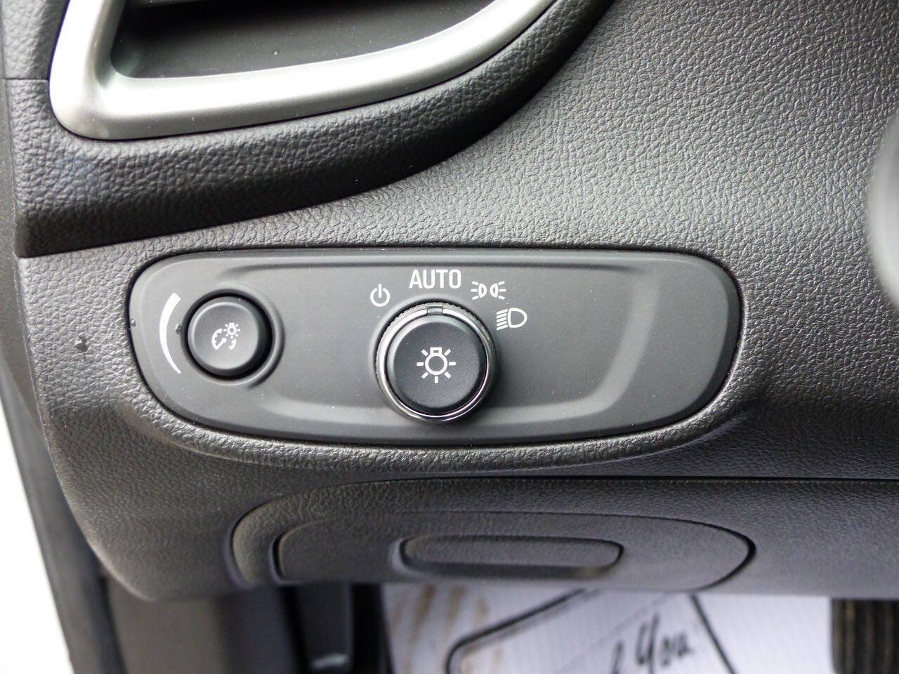 Used 2019 Chevrolet Trax LT w/ LT Convenience Package FWD image 21