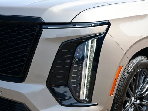 Used 2025 Cadillac Escalade Sport Platinum image 12