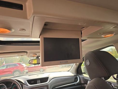 Used 2016 Chevrolet Traverse LT w/ Traveler's Package image 24