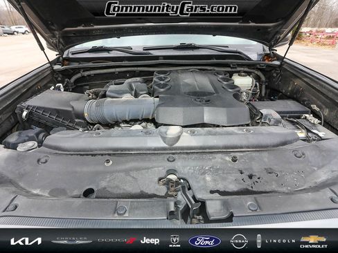 Used 2018 Toyota 4Runner SR5 image 21