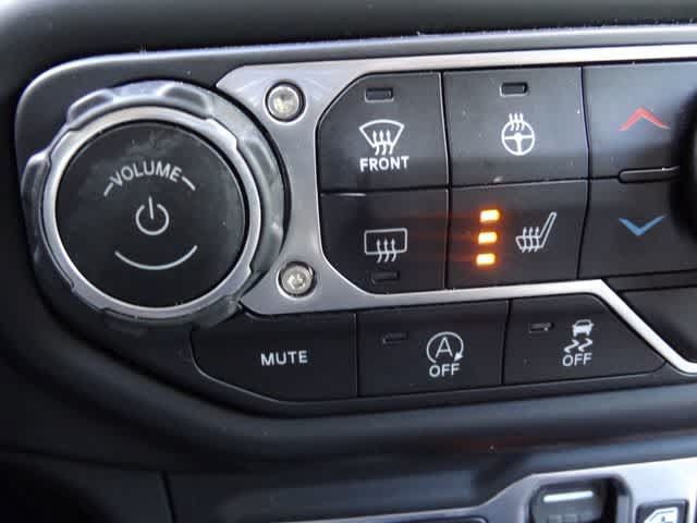 Used 2020 Jeep Gladiator Rubicon w/ Dual Top Group AWD/4WD image 34