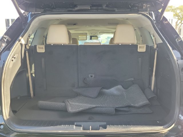 Used 2024 Toyota Highlander XLE AWD/4WD image 5