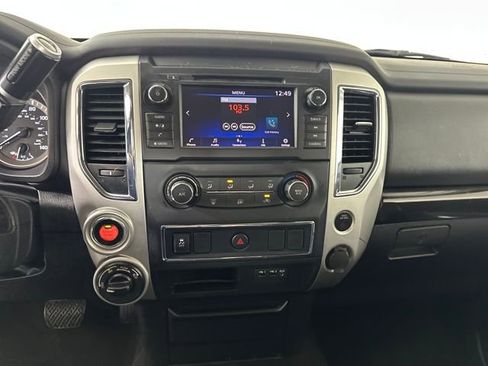 Used 2019 Nissan Titan SV image 21