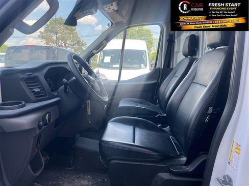 Used 2025 Ford Transit 250 148 Medium Roof RWD image 12