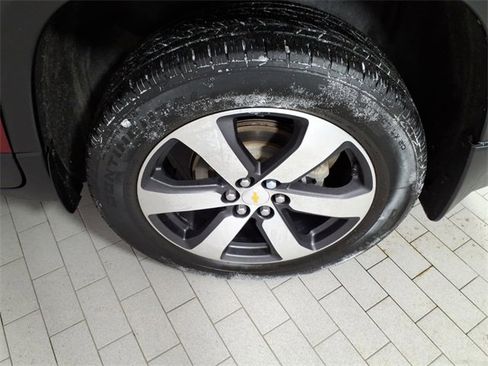 Used 2023 Chevrolet Traverse LT image 8