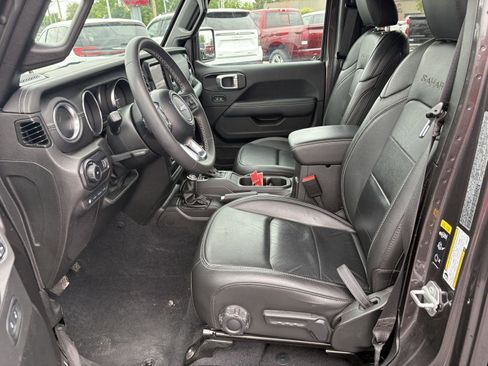 Used 2023 Jeep Wrangler Unlimited Sahara AWD/4WD image 4