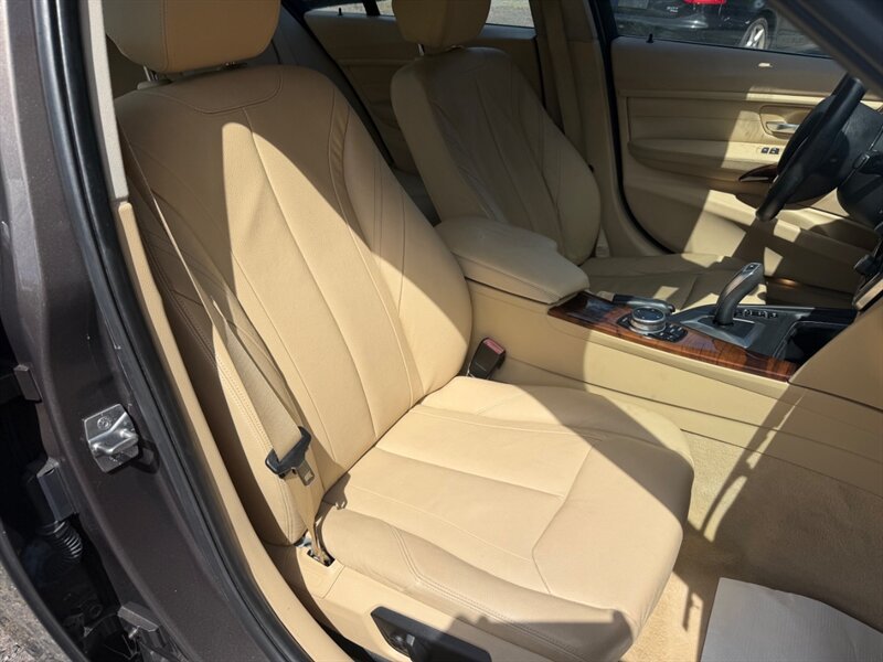 Used 2014 BMW 335i Sedan w/ Technology Package RWD image 19