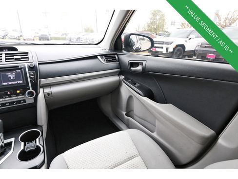 Used 2014 Toyota Camry LE image 12