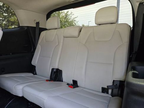 Used 2022 Kia Telluride S FWD image 9