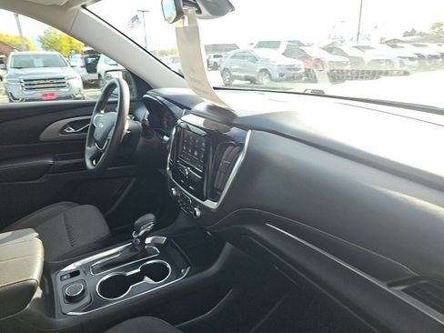 Used 2021 Chevrolet Traverse LS image 26