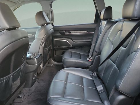 Used 2024 Kia Telluride EX w/ EX Captain's Chair Package AWD/4WD image 7
