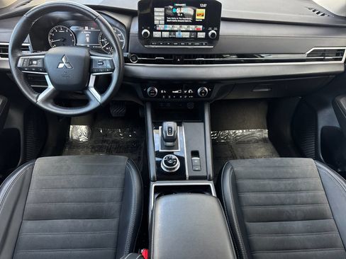 Used 2024 Mitsubishi Outlander SE image 12