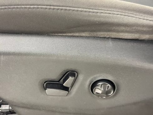 Used 2017 Chrysler Pacifica Touring FWD image 14