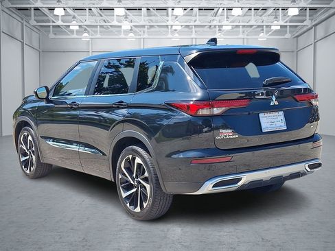 Used 2022 Mitsubishi Outlander SE AWD/4WD image 3