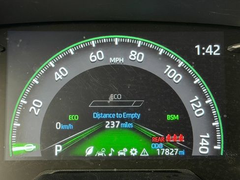 Used 2025 Toyota RAV4 XLE FWD image 28